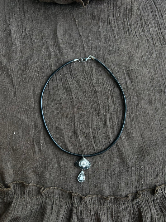 Black Seashell Drop Necklace