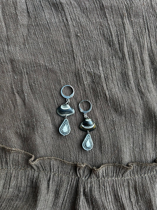 Black Seashell Drop Earrings